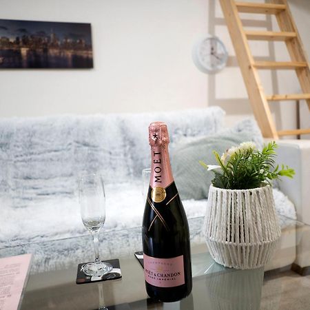 New Stylish Place For Couple บราติสลาวา ภายนอก รูปภาพ